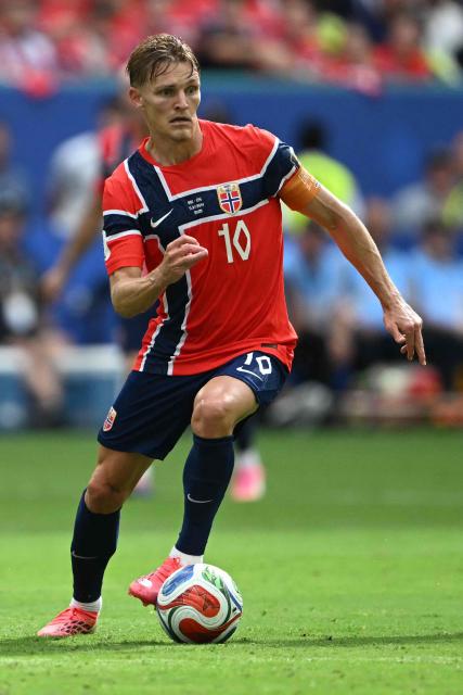 Norway's midfielder #10 Martin Odegaard controls the ball during the 2026 World Cup football tournament quarter-final match between Norway and England at Miami Stadium in Miami Gardens on July 11, 2026.  (Photo by MAURO PIMENTEL / AFP)