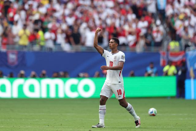 England's midfielder #10 Jude Bellingham celebrates after scoring the equalising goal during the 2026 World Cup football tournament quarter-final match between Norway and England at Miami Stadium in Miami Gardens on July 11, 2026.  (Photo by PATRICIA DE MELO MOREIRA / AFP)
