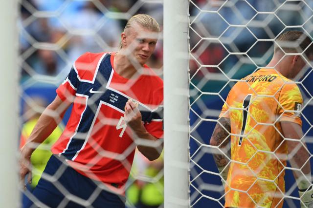 Norway's forward #09 Erling Braut Haaland reacts after a goal scored by Norway's defender #17 Torbjorn Heggem was disallowed after a VAR review during the 2026 World Cup football tournament quarter-final match between Norway and England at Miami Stadium in Miami on July 11, 2026.  (Photo by ROBERTO SCHMIDT / AFP)