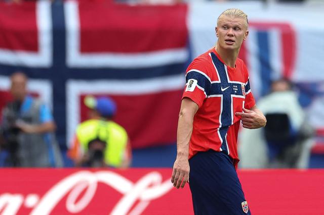 Norway's forward #09 Erling Braut Haaland reacts after his team's second goal being dissalowed after a VAR review during the 2026 World Cup football tournament quarter-final match between Norway and England at Miami Stadium in Miami Gardens on July 11, 2026.  (Photo by PATRICIA DE MELO MOREIRA / AFP)