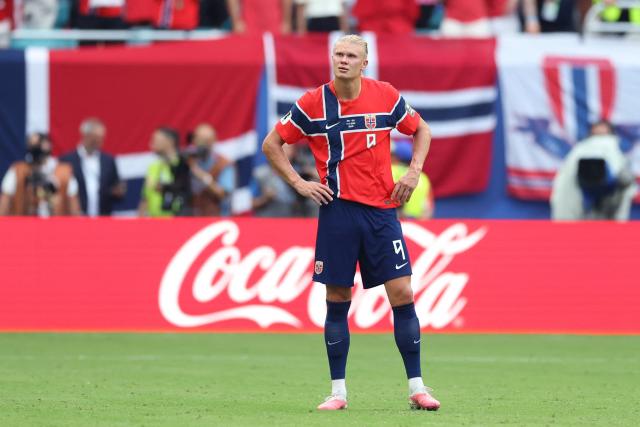 Norway's forward #09 Erling Braut Haaland reacts after his team's second goal being dissalowed after a VAR review during the 2026 World Cup football tournament quarter-final match between Norway and England at Miami Stadium in Miami Gardens on July 11, 2026.  (Photo by PATRICIA DE MELO MOREIRA / AFP)