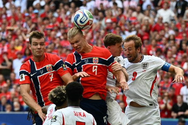 (L-R) Norway's forward #07 Alexander Sorloth, Norway's forward #09 Erling Braut Haaland, England's midfielder #08 Elliot Anderson and England's forward #09 Harry Kane go up for a header during the 2026 World Cup football tournament quarter-final match between Norway and England at Miami Stadium in Miami on July 11, 2026.  (Photo by ROBERTO SCHMIDT / AFP)
