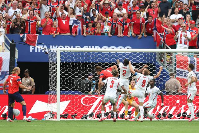 Norway's midfielder #08 Sander Berge heads the ball during the 2026 World Cup football tournament quarter-final match between Norway and England at Miami Stadium in Miami Gardens on July 11, 2026.  (Photo by PATRICIA DE MELO MOREIRA / AFP)