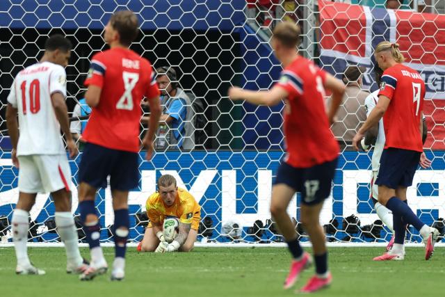 England's goalkeeper #01 Jordan Pickford catches the ball during the 2026 World Cup football tournament quarter-final match between Norway and England at Miami Stadium in Miami Gardens on July 11, 2026.  (Photo by PATRICIA DE MELO MOREIRA / AFP)