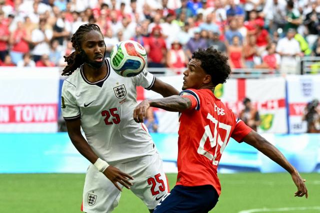 England's defender #25 Djed Spence and Norway's midfielder #22 Oscar Bobb fight for the ball during the 2026 World Cup football tournament quarter-final match between Norway and England at Miami Stadium in Miami on July 11, 2026.  (Photo by ROBERTO SCHMIDT / AFP)