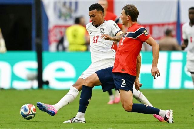 England's midfielder #17 Morgan Rogers and Norway's midfielder #08 Sander Berge fight for the ball during the 2026 World Cup football tournament quarter-final match between Norway and England at Miami Stadium in Miami Gardens on July 11, 2026.  (Photo by CHANDAN KHANNA / AFP)