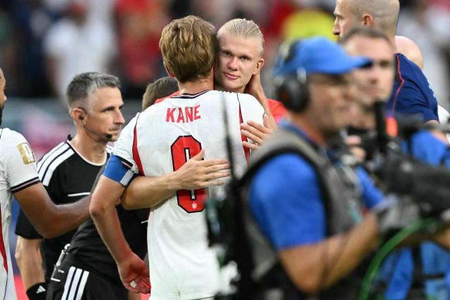 England's forward #09 Harry Kane and Norway's forward #09 Erling Braut Haaland hug after the 2026 World Cup football tournament quarter-final match between Norway and England at Miami Stadium in Miami Gardens on July 11, 2026.  (Photo by CHANDAN KHANNA / AFP)