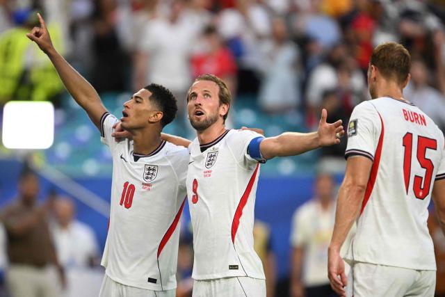England's midfielder #10 Jude Bellingham and forward #09 Harry Kane celebrate after winning the 2026 World Cup football tournament quarter-final match between Norway and England at Miami Stadium in Miami Gardens on July 11, 2026.  (Photo by MAURO PIMENTEL / AFP)