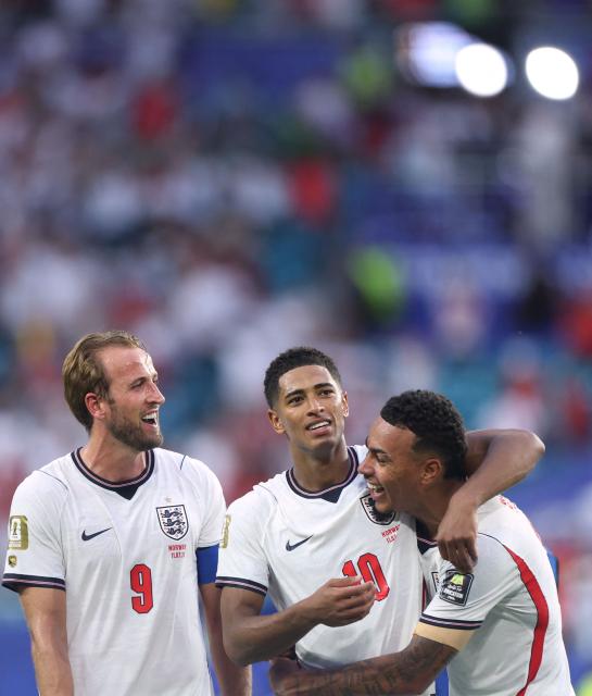 England's forward #09 Harry Kane, midfielder #10 Jude Bellingham and midfielder #17 Morgan Rogers celebrate after winning the 2026 World Cup football tournament quarter-final match between Norway and England at Miami Stadium in Miami Gardens on July 11, 2026.  (Photo by PATRICIA DE MELO MOREIRA / AFP)
