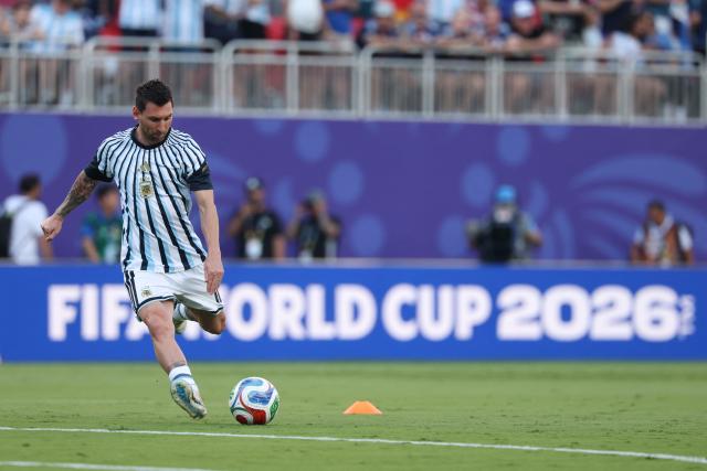 Argentina's forward #10 Lionel Messi warms up ahead of the 2026 World Cup football tournament quarter-final match between Argentina and Switzerland at the Kansas City Stadium in Kansas City on July 11, 2026.  (Photo by Odd ANDERSEN / AFP)