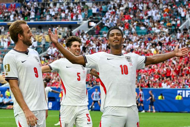 TOPSHOT - England's midfielder #10 Jude Bellingham celebrates scoring his team's second goal with England's forward #09 Harry Kane and England's defender #05 John Stones during the 2026 World Cup football tournament quarter-final match between Norway and England at Miami Stadium in Miami on July 11, 2026.  (Photo by ROBERTO SCHMIDT / AFP)