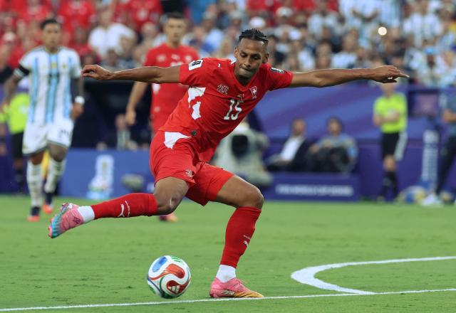 Switzerland's midfielder #15 Djibril Sow controls the ball during the 2026 World Cup football tournament quarter-final match between Argentina and Switzerland at the Kansas City Stadium in Kansas City on July 11, 2026.  (Photo by Thomas COEX / AFP)
