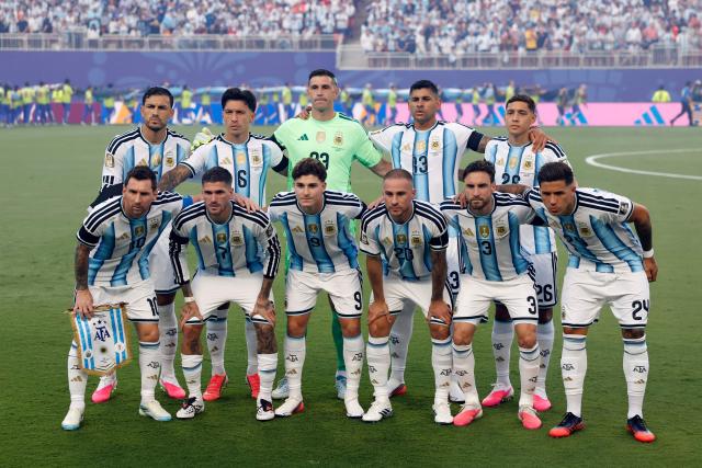 Argentina's players pose for a team photo before the start of the 2026 World Cup football tournament quarter-final match between Argentina and Switzerland at the Kansas City Stadium in Kansas City on July 11, 2026.  (Photo by Odd ANDERSEN / AFP)