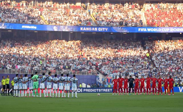 Players observe a minute of silence in honor of late South African midfielder Jayden Adams ahead of the 2026 World Cup football tournament quarter-final match between Argentina and Switzerland at the Kansas City Stadium in Kansas City on July 11, 2026.  (Photo by Odd ANDERSEN / AFP)