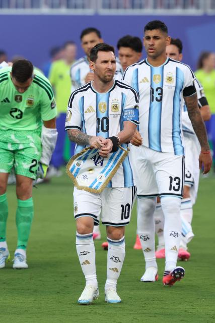 Argentina's forward #10 Lionel Messi and Argentina's defender #13 Cristian Romero walk on the pitch before the start of the 2026 World Cup football tournament quarter-final match between Argentina and Switzerland at the Kansas City Stadium in Kansas City on July 11, 2026.  (Photo by Odd ANDERSEN / AFP)