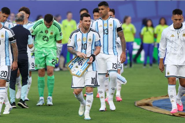 Argentina's forward #10 Lionel Messi and Argentina's defender #13 Cristian Romero walk on the pitch before the start of the 2026 World Cup football tournament quarter-final match between Argentina and Switzerland at the Kansas City Stadium in Kansas City on July 11, 2026.  (Photo by Odd ANDERSEN / AFP)