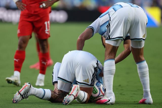Argentina's midfielder #07 Rodrigo De Paul (C) reacts after being fouled by Switzerland's defender #13 Ricardo Rodriguez (unseen) during the 2026 World Cup football tournament quarter-final match between Argentina and Switzerland at the Kansas City Stadium in Kansas City on July 11, 2026.  (Photo by Odd ANDERSEN / AFP)