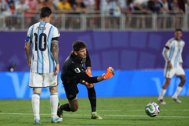 Switzerland's goalkeeper #01 Gregor Kobel plays the ball as Argentina's forward #10 Lionel Messi looks on during the 2026 World Cup football tournament quarter-final match between Argentina and Switzerland at the Kansas City Stadium in Kansas City on July 11, 2026.  (Photo by Odd ANDERSEN / AFP)