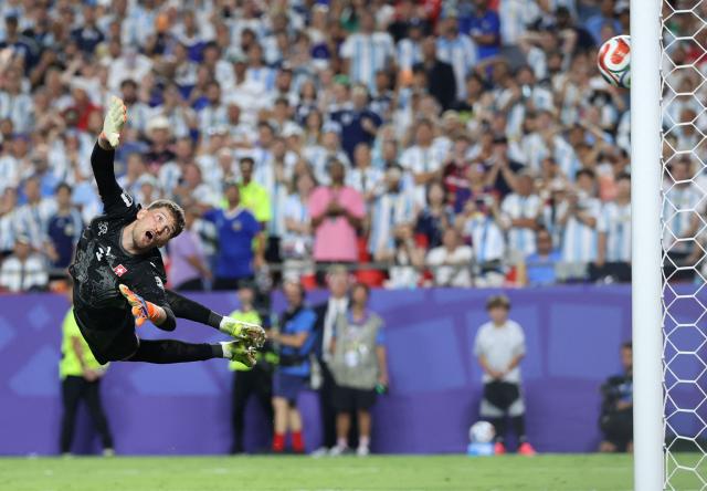 TOPSHOT - Switzerland's goalkeeper #01 Gregor Kobel dives but fails to save a goal scored by Argentina's forward #09 Julian Alvarez (unseen) during the 2026 World Cup football tournament quarter-final match between Argentina and Switzerland at the Kansas City Stadium in Kansas City on July 11, 2026.  (Photo by Thomas COEX / AFP)