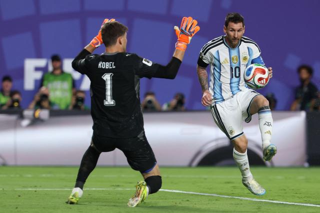 Switzerland's goalkeeper #01 Gregor Kobel defends as Argentina's forward #10 Lionel Messi controls the ball during the 2026 World Cup football tournament quarter-final match between Argentina and Switzerland at the Kansas City Stadium in Kansas City on July 11, 2026.  (Photo by Odd ANDERSEN / AFP)