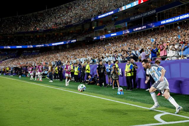 Argentina's forward #10 Lionel Messi plays the ball from the corner during the 2026 World Cup football tournament quarter-final match between Argentina and Switzerland at the Kansas City Stadium in Kansas City on July 11, 2026.  (Photo by Odd ANDERSEN / AFP)