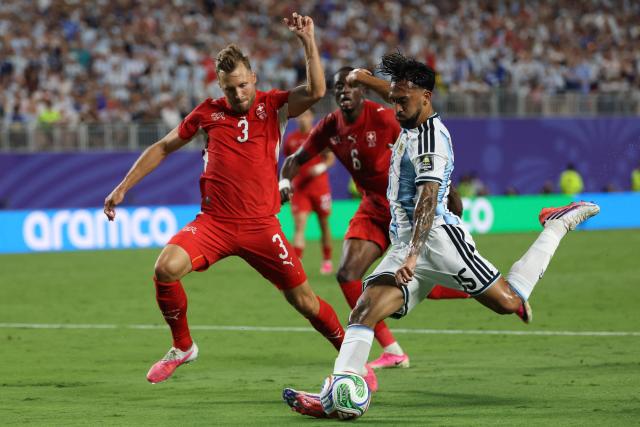 Argentina's forward #15 Nicolas Gonzalez prepares to shoot as he's defended by Switzerland's defender #03 Silvan Widmer during the 2026 World Cup football tournament quarter-final match between Argentina and Switzerland at the Kansas City Stadium in Kansas City on July 11, 2026.  (Photo by Odd ANDERSEN / AFP)