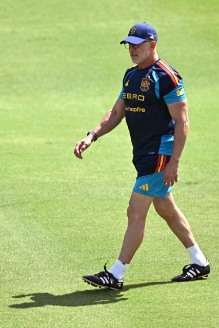 Spain's head coach Luis de la Fuente leads a training session at the at the Cotton Bowl Stadium in Dallas on July 12, 2026, during the 2026 World Cup foorball tournament. (Photo by Paul ELLIS / AFP)