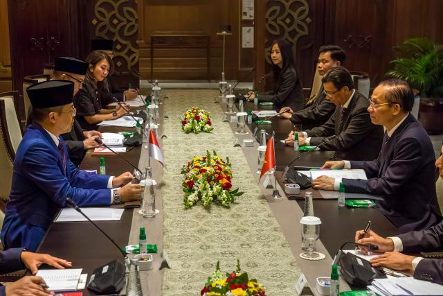 Indonesian Foreign Minister Sugiono (L) and Vietnamese Foreign Minister Bui Thanh Son (R) lead their respective delegations during the Joint Commission for Bilateral Cooperation (JCBC) meeting at the Ministry of Foreign Affairs in Jakarta on July 14, 2026. (Photo by ADITYA IRAWAN / AFP)