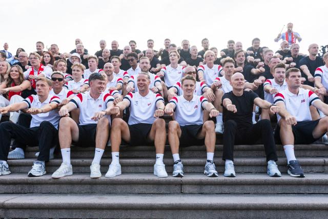 Norway's head coach Stale Solbakken (2R) and Norway's national football team celebrate with the traditional rowing gesture at Slottsplassen in Oslo after their return to Norway from the USA on July 13, 2026. Norway were knocked out in the quarter-final match against England. (Photo by Trond Reidar TEIGEN / NTB / AFP) / Norway OUT