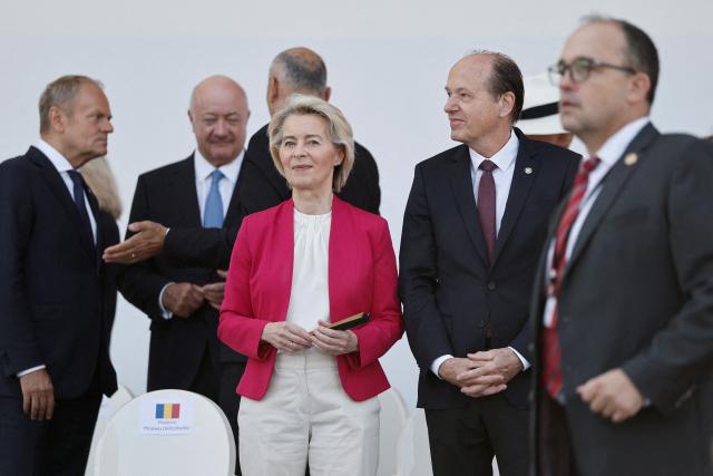 European Commission President Ursula von der Leyen (C) and her husband German physician Heiko von der Leyen (2R) attend the annual Bastille Day military parade on the Place de la Concorde in Paris on July 14, 2026. (Photo by Benoit Tessier / POOL / AFP)