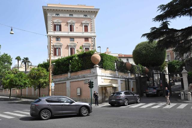 A motorcade delegation arrives on the first day of talks between the Lebanese and Israeli delegations on the backdrop of a regional escalation between Washington and Tehran at the US Embassy in Rome on July 14, 2026. The two countries, officially at war for decades, reached a framework agreement on June 26, after five rounds of negotiations in Washington, aimed at ending the war between Israel and Iran-backed Hezbollah and paving the way for peace. But Hezbollah rejects the agreement, which calls for the group's disarmament and whose implementation is set to begin with Israeli withdrawal from two "pilot zones" in southern Lebanon. (Photo by Andreas SOLARO / AFP)