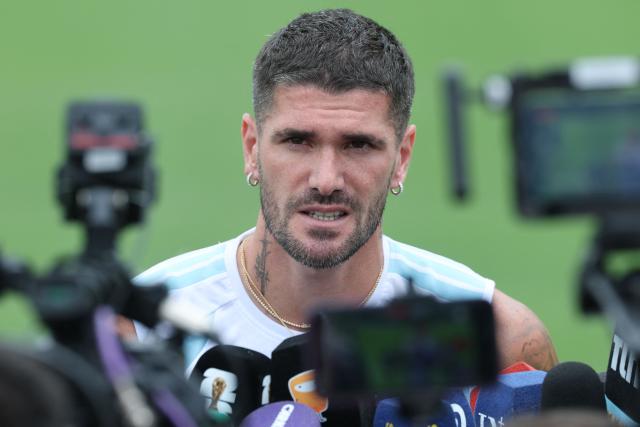 Argentina's midfielder #07 Rodrigo De Paul attends the media ahead of a training session on the eve of the 2026 World Cup football tournament semi-final match between England and Argentina, at Atlanta United Training Centre in Atlanta on July 14, 2026.  (Photo by Thomas COEX / AFP)