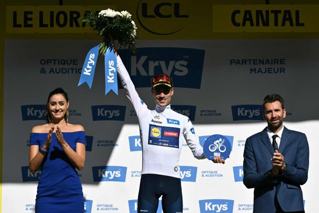 Lidl - Trek team's Spanish rider Juan Ayuso celebrates on the podium with the best young rider's white jersey after the 10th stage of the 113th edition of the Tour de France cycling race, 166,6 km between Aurillac and Le Lioran in the Massif Central, on July 14, 2026. (Photo by Jeff PACHOUD / AFP)