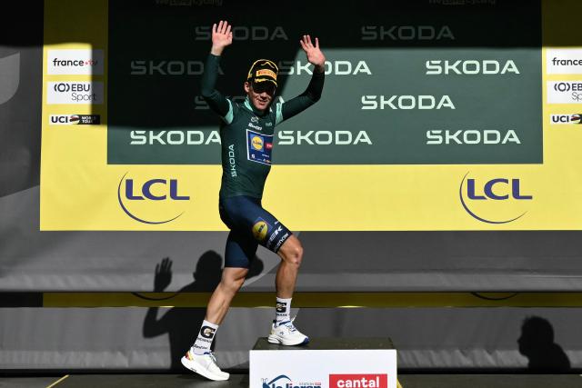 Lidl - Trek team's Danish rider Mads Pedersen celebrates on the podium with the best sprinter's green jersey after the 10th stage of the 113th edition of the Tour de France cycling race, 166,6 km between Aurillac and Le Lioran in the Massif Central, on July 14, 2026. (Photo by Jeff PACHOUD / AFP)
