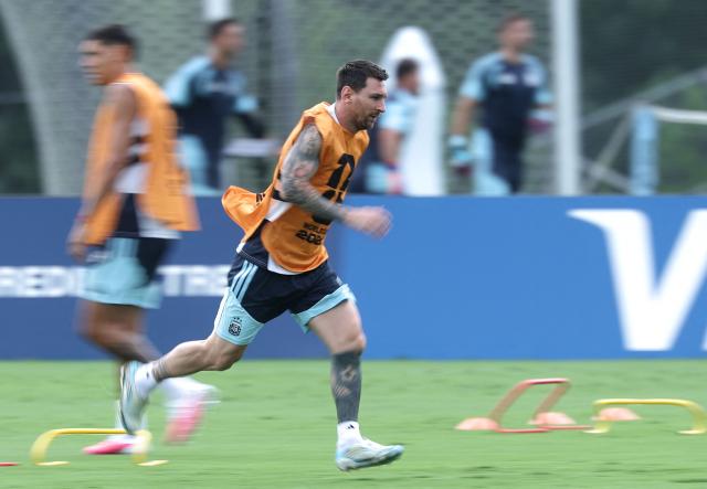 Argentina's forward #10 Lionel Messi exercises during a training session on the eve of the 2026 World Cup football tournament semi-final match between England and Argentina, at Atlanta United Training Centre in Atlanta on July 14, 2026.  (Photo by Thomas COEX / AFP)