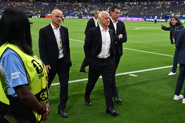 France's head coach Didier Deschamps (C) arrives for the 2026 World Cup football tournament semi-final match between France and Spain at the Dallas Stadium in Arlington on July 14, 2026.  (Photo by Paul ELLIS / AFP)