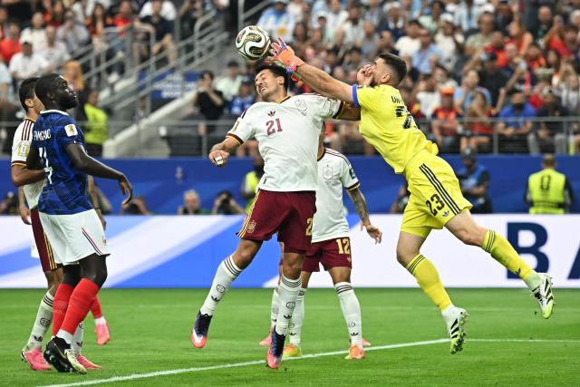 Spain's goalkeeper #23 Unai Simon tries to grab the ball as his teammate Spain's forward #21 Mikel Oyarzabal goes for a header during the 2026 World Cup football tournament semi-final match between France and Spain at the Dallas Stadium in Arlington on July 14, 2026.  (Photo by Paul ELLIS / AFP)