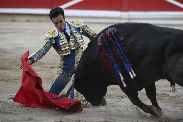 Spanish matador Tomas Rufo performs a pass to his first Jandilla’s fighting bull during the corrida at the Plaza de Toros bullring in the San Fermin festival in Pamplona, northern Spain, on July 14, 2026. (Photo by MIGUEL RIOPA / AFP)