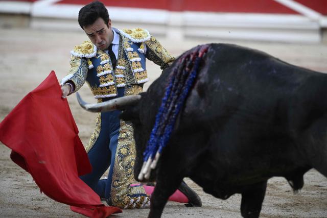 Spanish matador Tomas Rufo performs a pass to his first Jandilla’s fighting bull during the corrida at the Plaza de Toros bullring in the San Fermin festival in Pamplona, northern Spain, on July 14, 2026. (Photo by MIGUEL RIOPA / AFP)