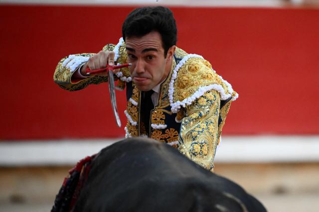 Spanish matador Tomas Rufo prepares to kill his first Jandilla’s fighting bull during the corrida at the Plaza de Toros bullring in the San Fermin festival in Pamplona, northern Spain, on July 14, 2026. (Photo by MIGUEL RIOPA / AFP)