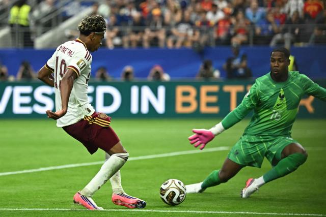Spain's forward #19 Lamine Yamal attempts to score as he's blocked by France's goalkeeper #16 Mike Maignan during the 2026 World Cup football tournament semi-final match between France and Spain at the Dallas Stadium in Arlington on July 14, 2026.  (Photo by Paul ELLIS / AFP)