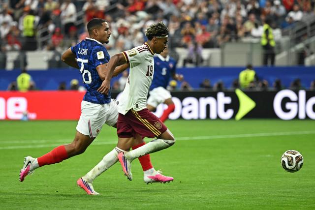 Spain's forward #19 Lamine Yamal runs with the ball defended by France's defender #26 Maxence Lacroix during the 2026 World Cup football tournament semi-final match between France and Spain at the Dallas Stadium in Arlington on July 14, 2026.  (Photo by Paul ELLIS / AFP)