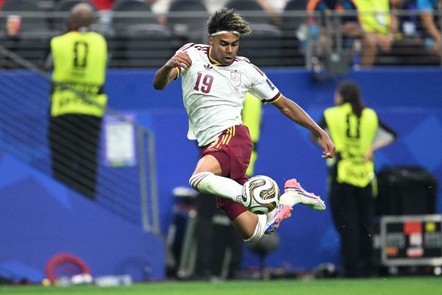 Spain's forward #19 Lamine Yamal controls the ball during the 2026 World Cup football tournament semi-final match between France and Spain at the Dallas Stadium in Arlington on July 14, 2026.  (Photo by MAURO PIMENTEL / AFP)