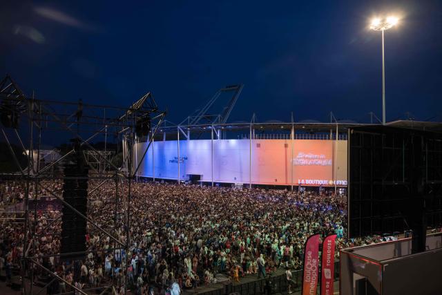 Supporters of France's football team watch the 2026 World Cup semi final football match between France and Spain on a giant screen at the Toulouse Stadium, in Toulouse on July 14, 2026. (Photo by Ed JONES / AFP)