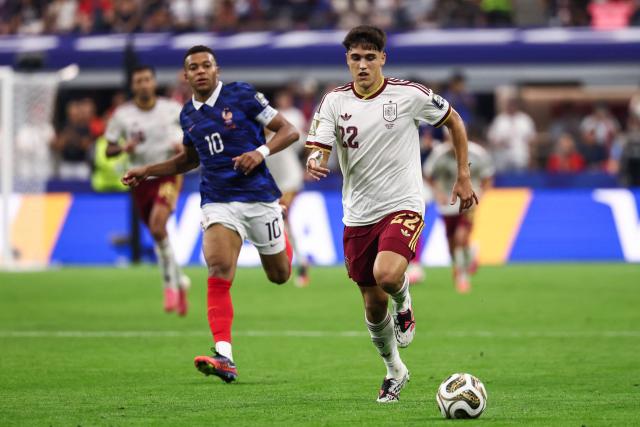 Spain's defender #22 Pau Cubarsi runs for the ball past France's forward #10 Kylian Mbappe during the 2026 World Cup football tournament semi-final match between France and Spain at the Dallas Stadium in Arlington on July 14, 2026.  (Photo by FRANCK FIFE / AFP)