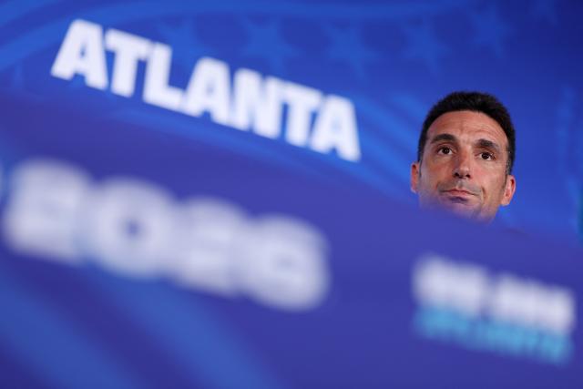Argentina's head coach Lionel Scaloni gives an MD-1 press conference at the Atlanta Stadium in Atlanta on July 14, 2026, on the eve of the 2026 World Cup football tournament semi-final match between England and Argentina. (Photo by PATRICIA DE MELO MOREIRA / AFP)