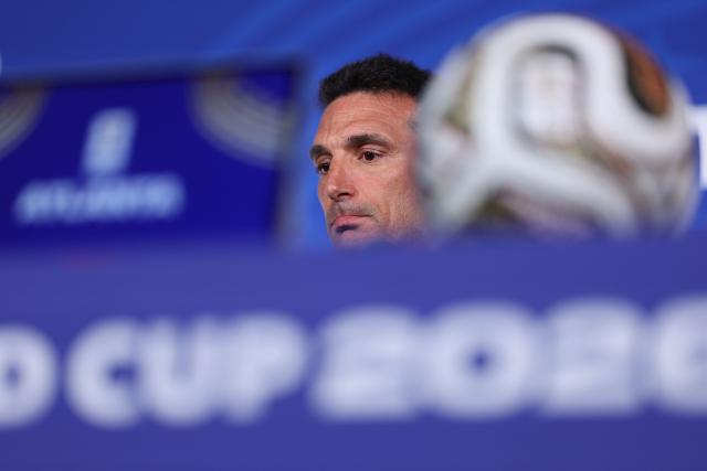 Argentina's head coach Lionel Scaloni gives an MD-1 press conference at the Atlanta Stadium in Atlanta on July 14, 2026, on the eve of the 2026 World Cup football tournament semi-final match between England and Argentina. (Photo by PATRICIA DE MELO MOREIRA / AFP)