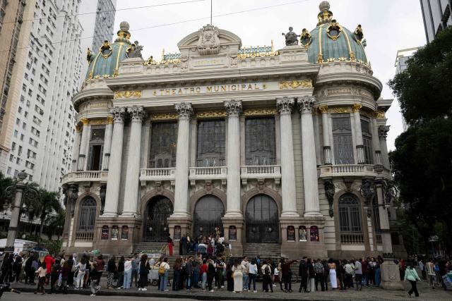 Visitors take part in a guided tour the Theatro Municipal do Rio de Janeiro (Rio de Janeiro's Municipal Theater) during celebrations marking its 117th anniversary with a series of events open to the public,on July 14, 2026, in Rio de Janeiro, Brazil. (Photo by Pablo PORCIUNCULA / AFP)