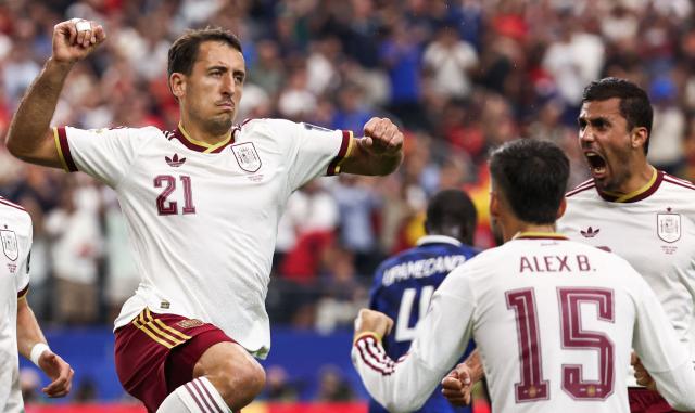 TOPSHOT - Spain's forward #21 Mikel Oyarzabal celebrates scoring his team's first goal during the 2026 World Cup football tournament semi-final match between France and Spain at the Dallas Stadium in Arlington on July 14, 2026.  (Photo by FRANCK FIFE / AFP)