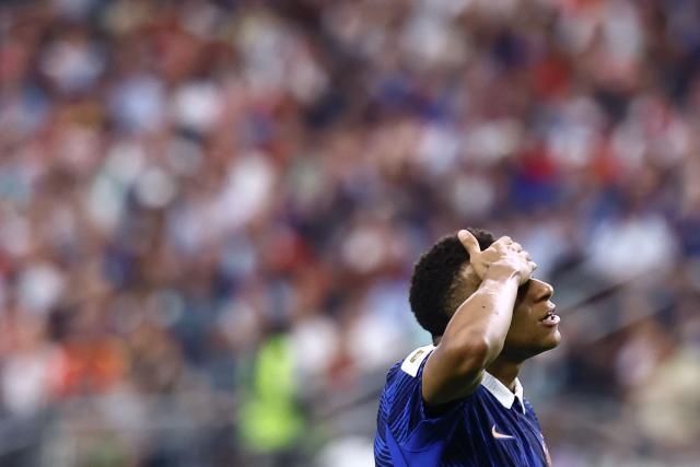 TOPSHOT - France's forward #10 Kylian Mbappe reacts to a missed chance during the 2026 World Cup football tournament semi-final match between France and Spain at the Dallas Stadium in Arlington on July 14, 2026.  (Photo by CHARLY TRIBALLEAU / AFP)